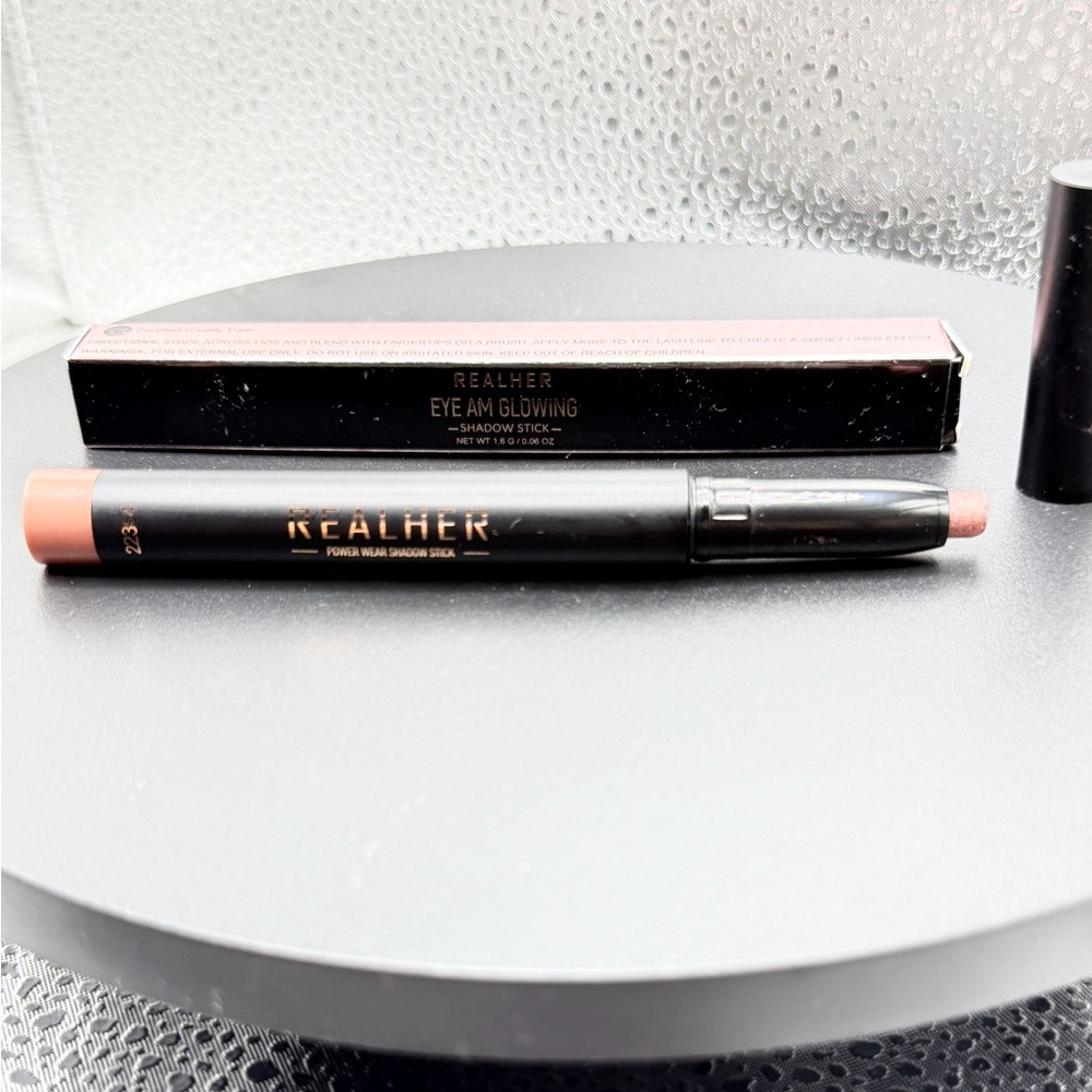 RealHer Eyeshadow Stick in Warm Nude Peach